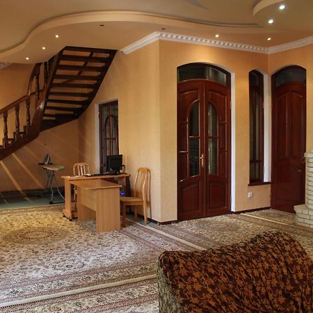 Хостел Green House Душанбе Экстерьер фото